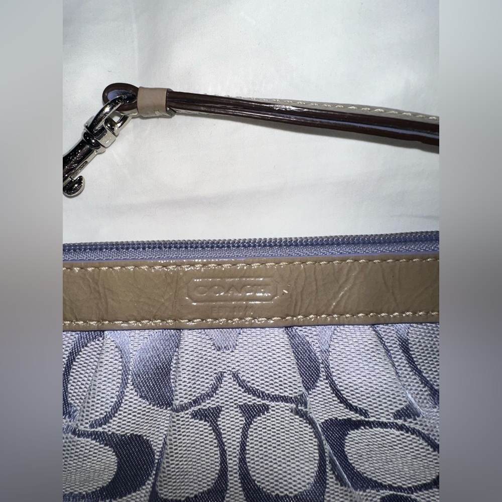 Vintage purple coach wristlet - Picture 2 of 4